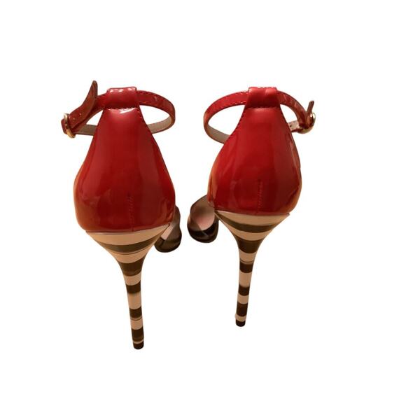 BETSEY JOHNSON “SAVVIE” STATEMENT MAKING FLORAL ACCENT PUUMPS NWOB 7 - Picture 5 of 10